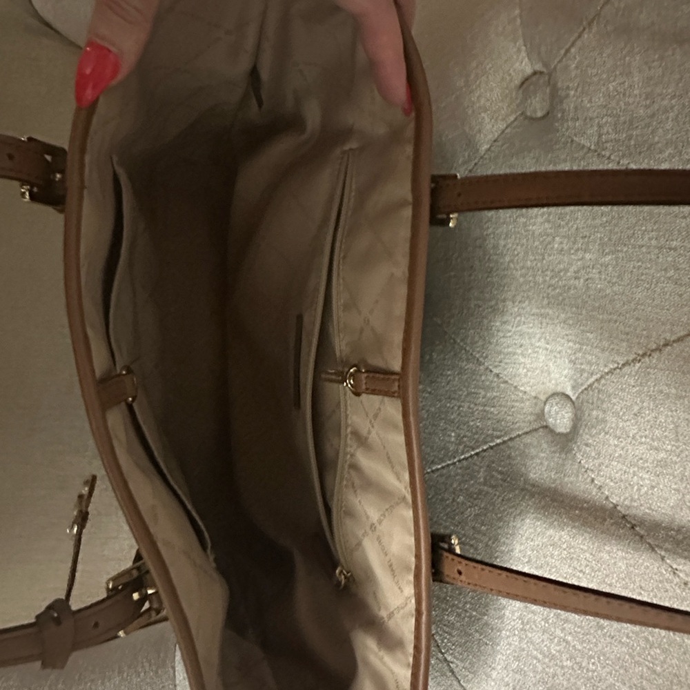 Michael Kors Jet Set Charm MD Carryall Tote in brown multi - Picture 8 of 12